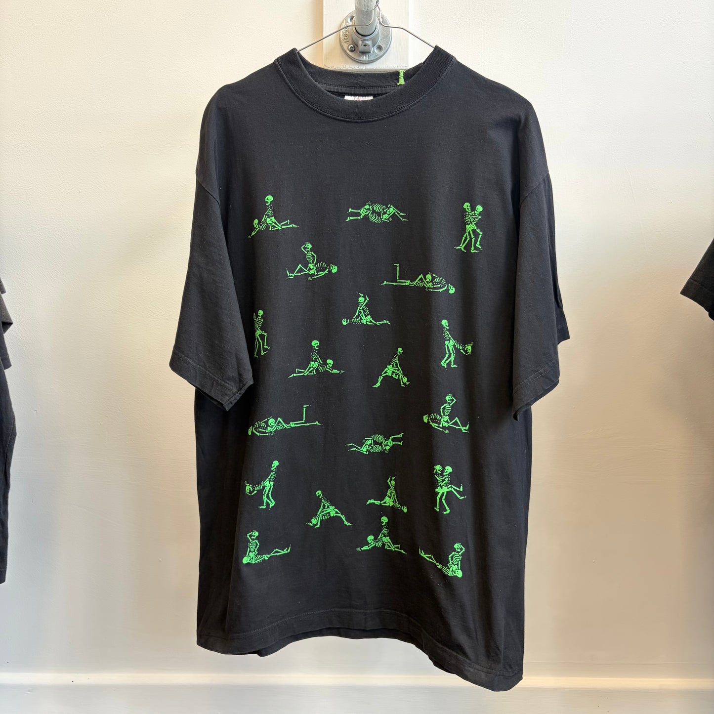 Bone in love tee