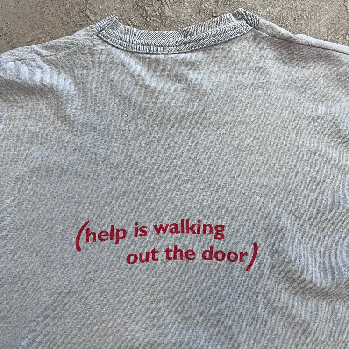(Help is on the way)... Tee