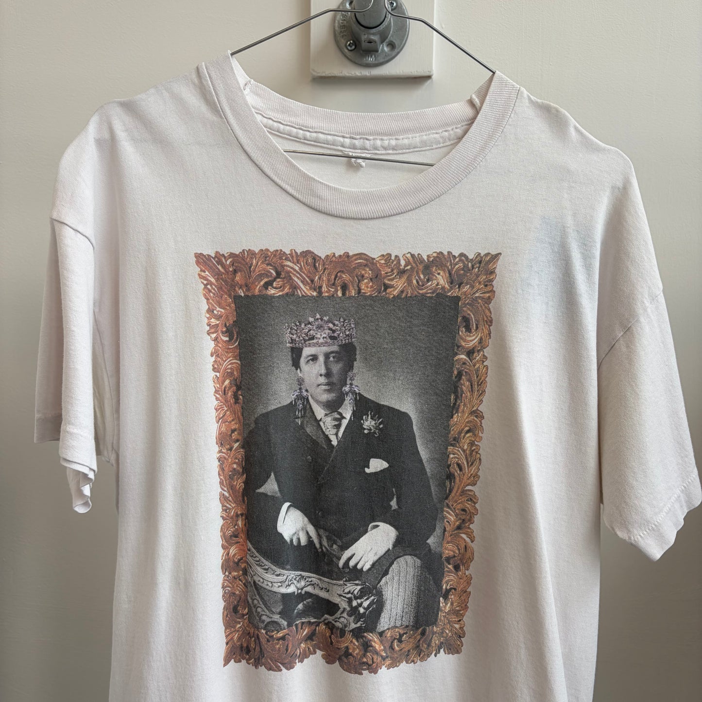 Oscar Wilde 90s tee